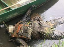 В Винницкой области со дна затопленного карьера выловили труп боевика "АТО" в полной экипировке и красных трусах