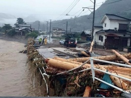 При наводнении в Японии без вести пропали 15 человек