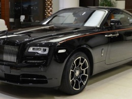 Роскошный черный Rolls-Royce