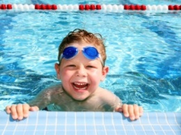 В Шевченковском районе детей бесплатно учат плавать