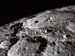 Ученые: Из-за влияния Земли Луна покрылась трещинами и хребтами