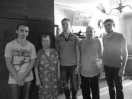Студенты Николаевской "аграрки" проведали ветеранов и оказали им помощь