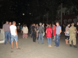 В Мелитополе ночью горожане пикетировали горотдел милиции