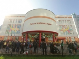 Из-за отравленного воздуха киевские школы закрыли на 2 недели каникул