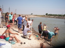 В Мелитополе пьяного купальщика насильно вытянули из озера