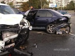 ДТП в Киеве: на Богатырской-Луговой пьяный водитель BMW протаранил Fiat Doblo и VW Caddy. ФОТО+видео