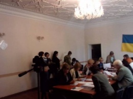 «Регионалы» в Лисичанске сталкивают лбами своих оппонентов перед выборами