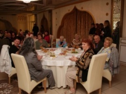 Борис Филатов поздравил пенсионеров с праздником