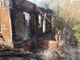 В Черниговской обл. легковушка врезалась в нежилой дом и взорвалась