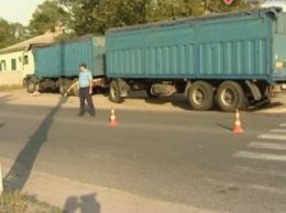 ДТП на Харьковщине: грузовик задавил насмерть школьницуна переходе. видео