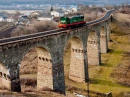 Увидеть и умереть! В Закарпатье есть мост над пропастью (ФОТО)