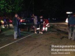 Брутальное ДТП в Ужгороде: такси всмятку - маршрутка в дерево (ФОТО)