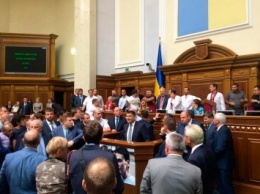 Петиция о снятии мандата с депутата за пропуски заседаний ВР набрала более 25 тыс. подписей