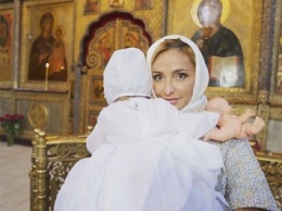 В Москве Татьяна Навка и Дмитрий Песков окрестили годовалую дочь Надежду