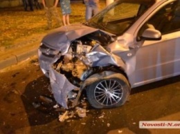 В Николаеве пьяный лейтенант военной службы правопорядка врезался в остановившийся автомобиль