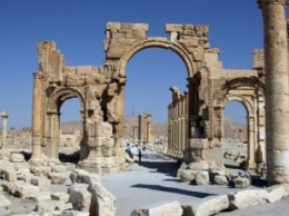 В Пальмире боевики ИГИЛ уничтожили Триумфальную арку ІІ века