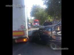 ДТП на Херсонщине: ЗАЗ Славута врезался в грузовик - водителя вырезали спасатели. ФОТО