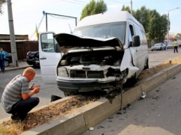 В ДТП с маршруткой пострадала беременная запорожанка