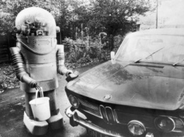 Первого в мире робота-автомойщика покажут в Сколково