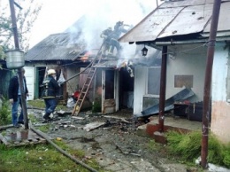 Двое маленьких детей едва не сгорели в собственном доме (ФОТО)