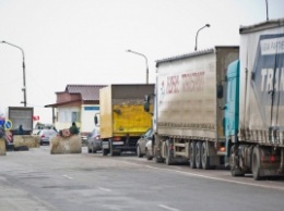 Россия не продлила транзитные пропуска дальнобойщикам, фактически заблокировав грузовой транзит из Украины