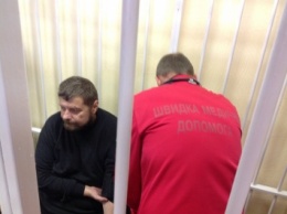 В суд к Мосийчуку прибыли врачи скорой помощи