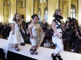 Модели-карлики взорвали подиум на неделе моды в Париже