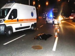 В Киеве автомобиль насмерть задавил на тротуаре девушку