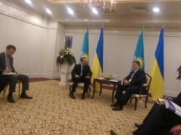Порошенко проводит переговоры с премьер-министром Казахстана