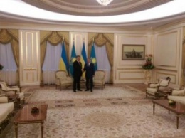 Порошенко поблагодарил почетного гражданина Днепродзержинска за поддержку Украины