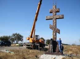 В Крыму установили 7-метровый поклонный крест (ФОТО)
