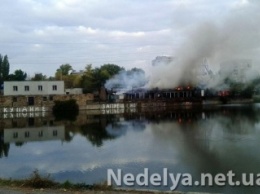 В Алчевске сгорело кафе из-за "разборок" местного бизнеса - СМИ