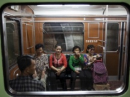 Северная Корея разрешила иностранным журналистам сфотографировать метро