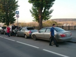 В Кемерово двух женщин с грудными детьми зажало в ДТП с 4 машинами