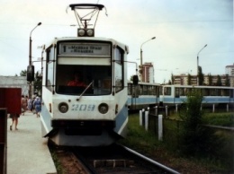 Криворожан перевозят уникальные трамваи (фото)