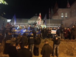 В Минске колонна митингующих подошла к Дому правительства