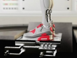 Известные спортивные бренды будут печатать кроссовки на 3D-принтере