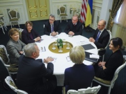 Яценюк обсудил украинские реформы и российскую агрессию с американскими сенаторами