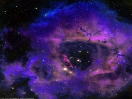 Hubble зафиксировал галактику с "голодной" черной дырой в созвездии Девы