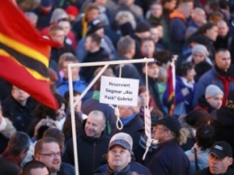 Представители "антиисламистского" движения поставили "виселицу" для Меркель в Дрездене