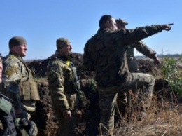 Боевики применяют против сил АТО стрелковое оружие и технику в "серой зоне", - пресс-центр АТО
