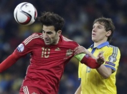 Футбол: Фабрегас не забил четвертый пенальти из четырех в сотом матче за сборную Испании