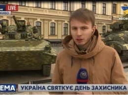 На Михайловской площади в Киеве усилили охрану и установили металлоискатели