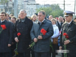 В Николаеве празднование Дня защитника Украины началось с возложения цветов