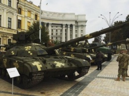 На Михайловскую площадь заехали танки