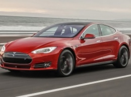 Tesla научит свои автомобили ездить самостоятельно