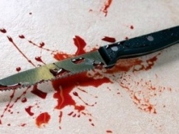 Невменяемый знакомый напал на пенсионерку с ножом