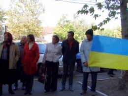 "Закон один для всех!": пенсионеры из Пересадовки пикетировали Апелляционный суд Николаевской области