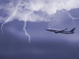 В кабину пилотов «Боинга» попала молния на подлете к аэропорту Москвы
