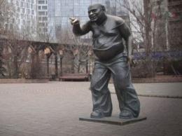 В Москве памятник актеру Евгению Леонову нашли в распиленном виде